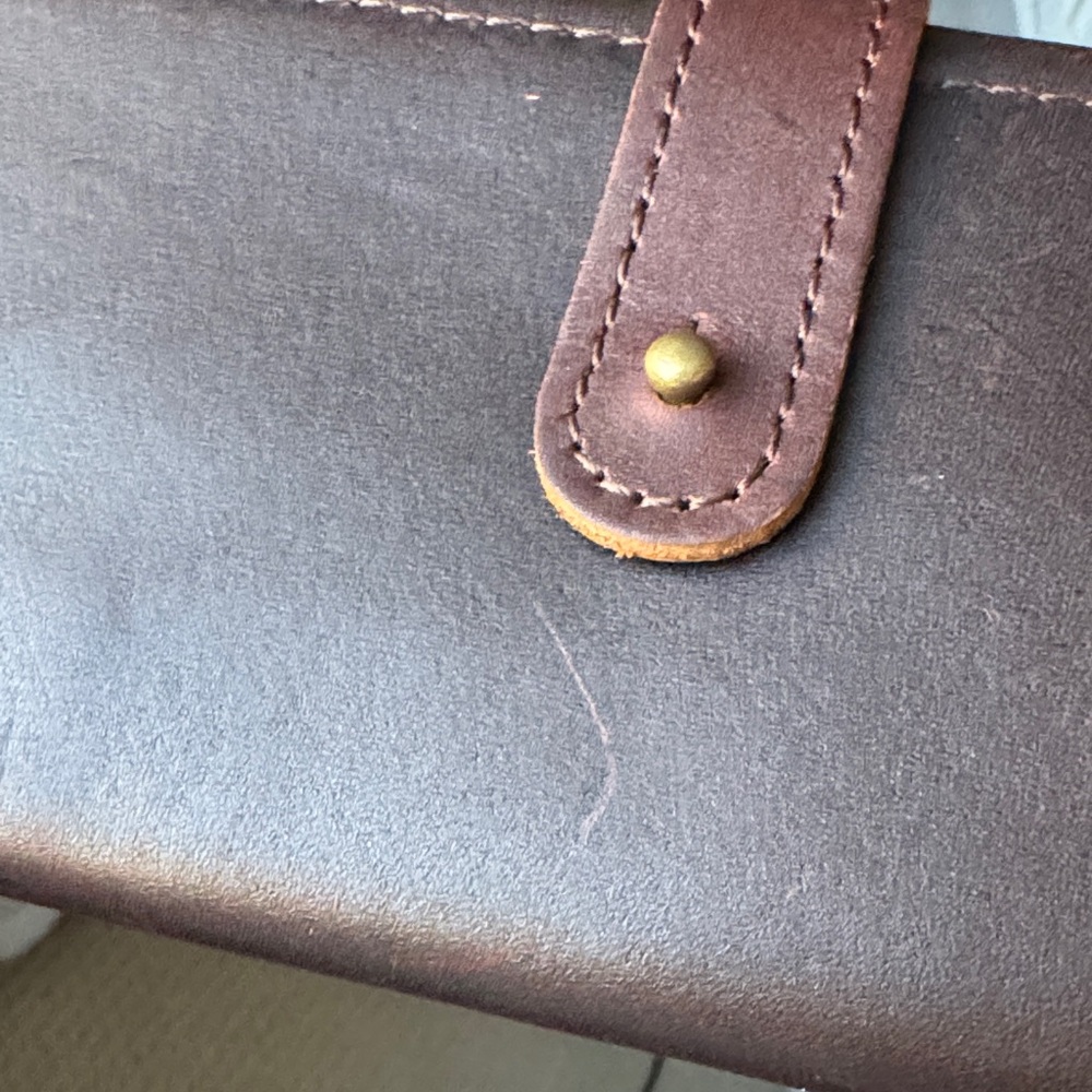 Elegant Dark Brown Leather Wallet - Picture 8 of 8